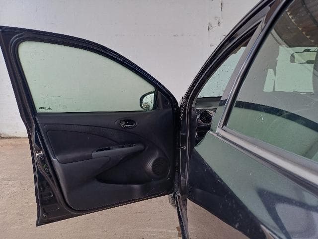Toyota Etios SD Platinum 2015 — foto 12