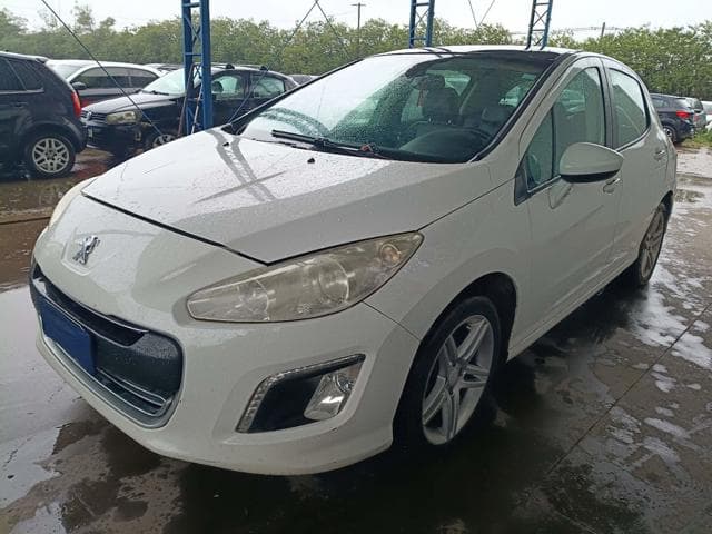 Peugeot 308 Feline 2013, branca