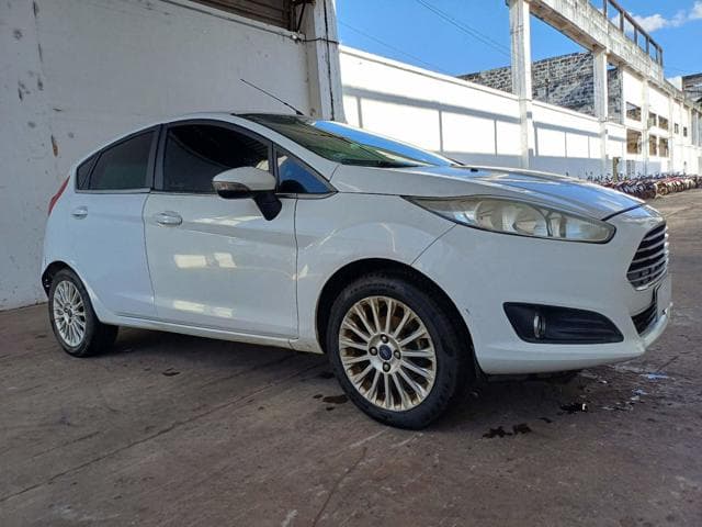 Ford Fiesta HA 1.6l TI a 2015 — foto 3