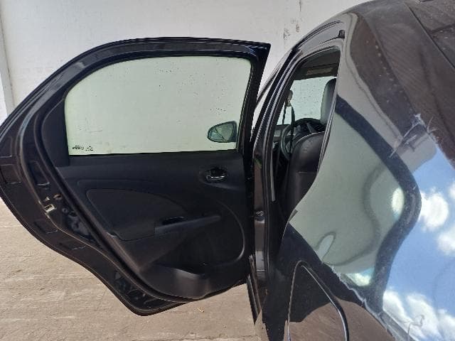 Toyota Etios SD Platinum 2015 — foto 13