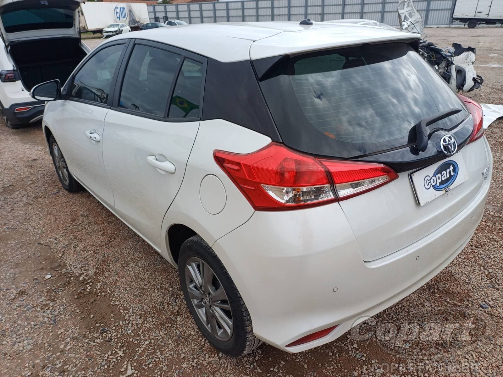 Toyota Yaris 2021 — foto 3