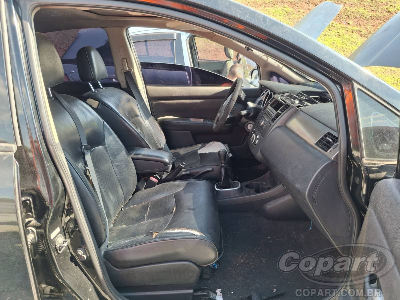 Nissan Tiida 2010 — foto 5