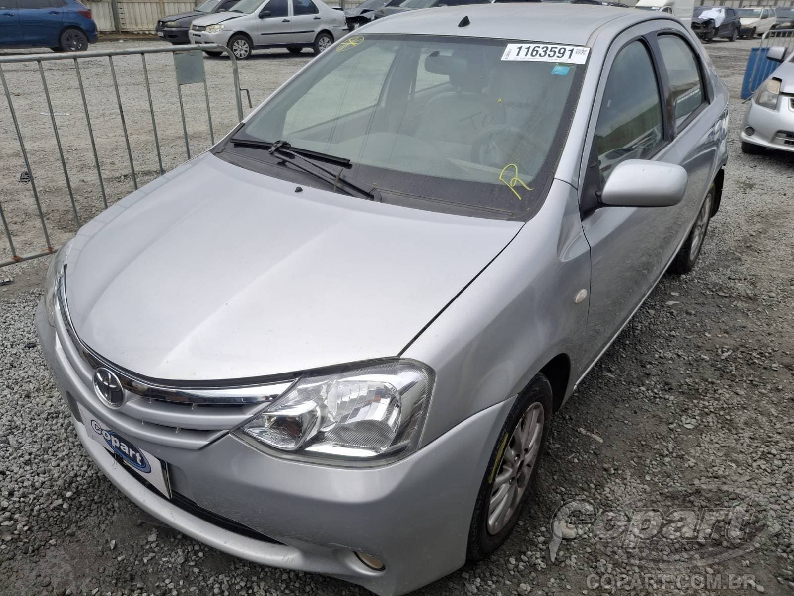 Toyota Etios Seda 2013 — foto 2
