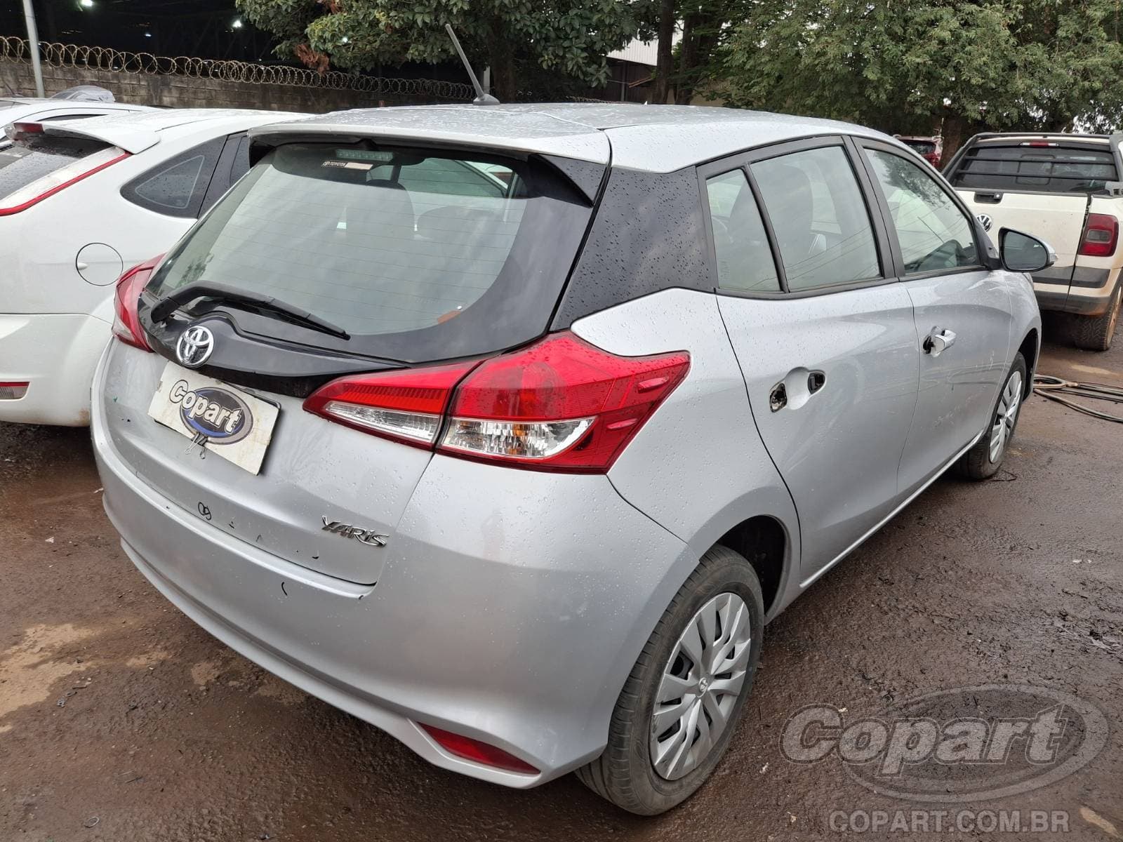 Toyota Yaris 2023 — foto 4