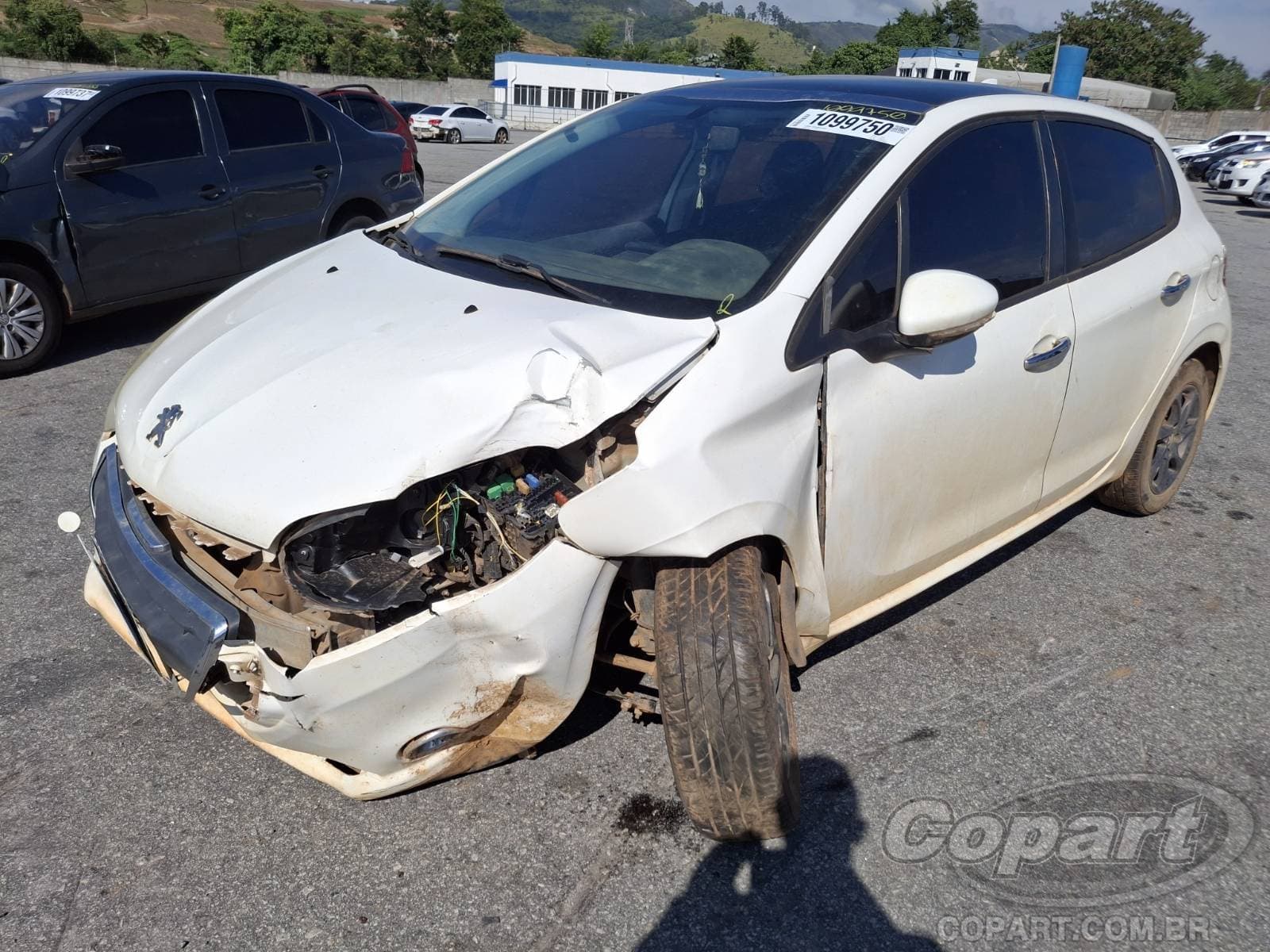 Peugeot 208 2014 — foto 2
