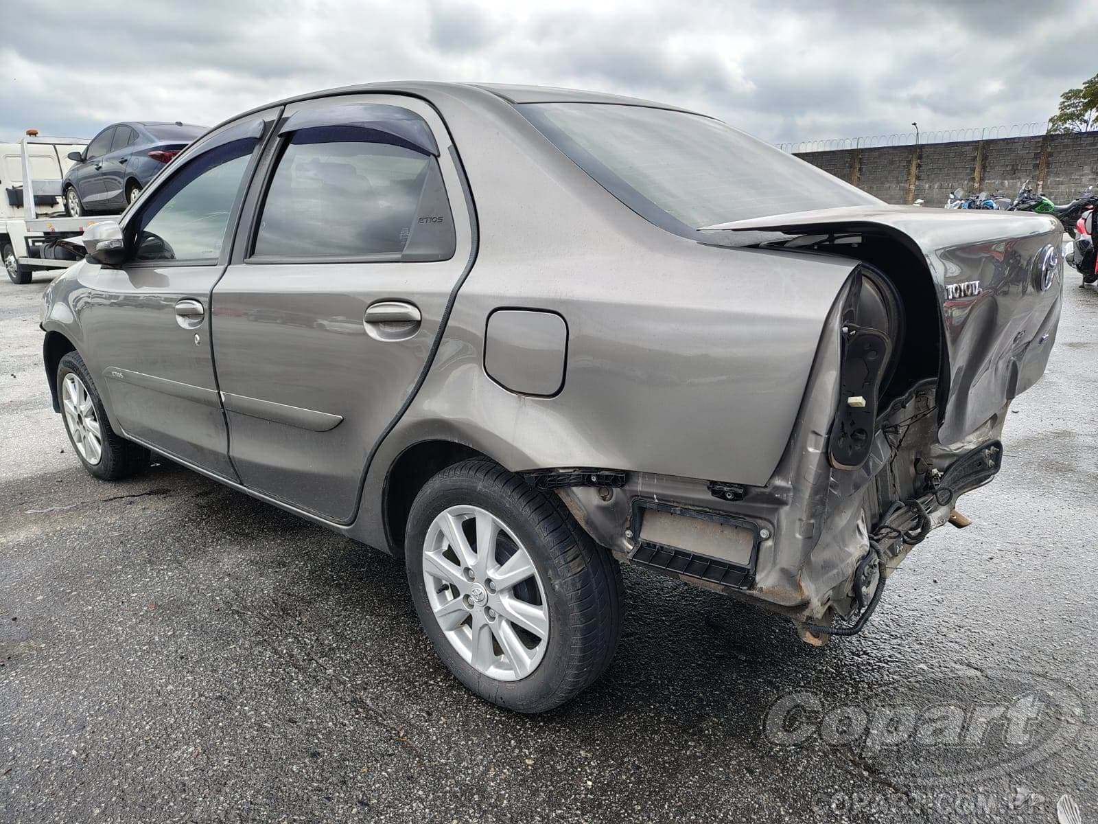 Toyota Etios Seda 2020 — foto 3