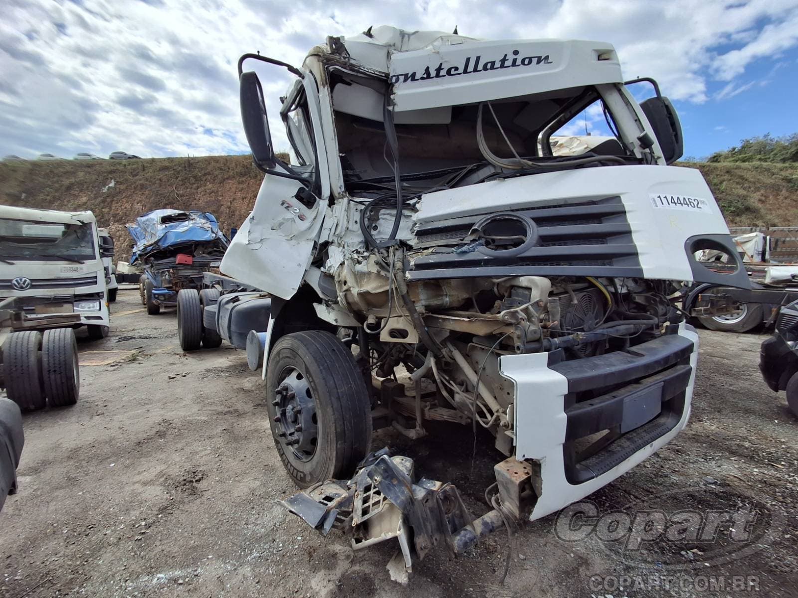 Volkswagen Constellation 6.9 I6 2015