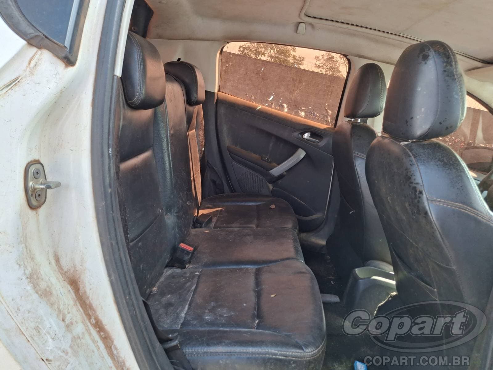 Peugeot 208 2014 — foto 6