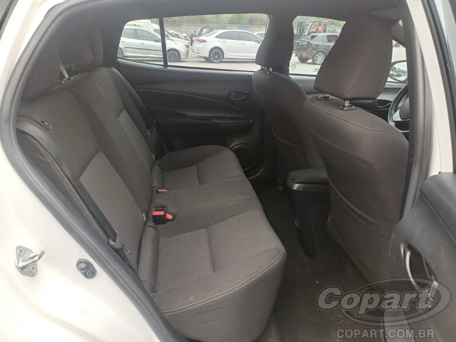 Toyota Yaris 2023 — foto 6