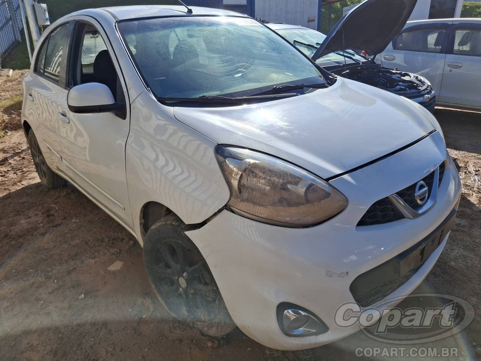 Nissan March 2016 — foto 1
