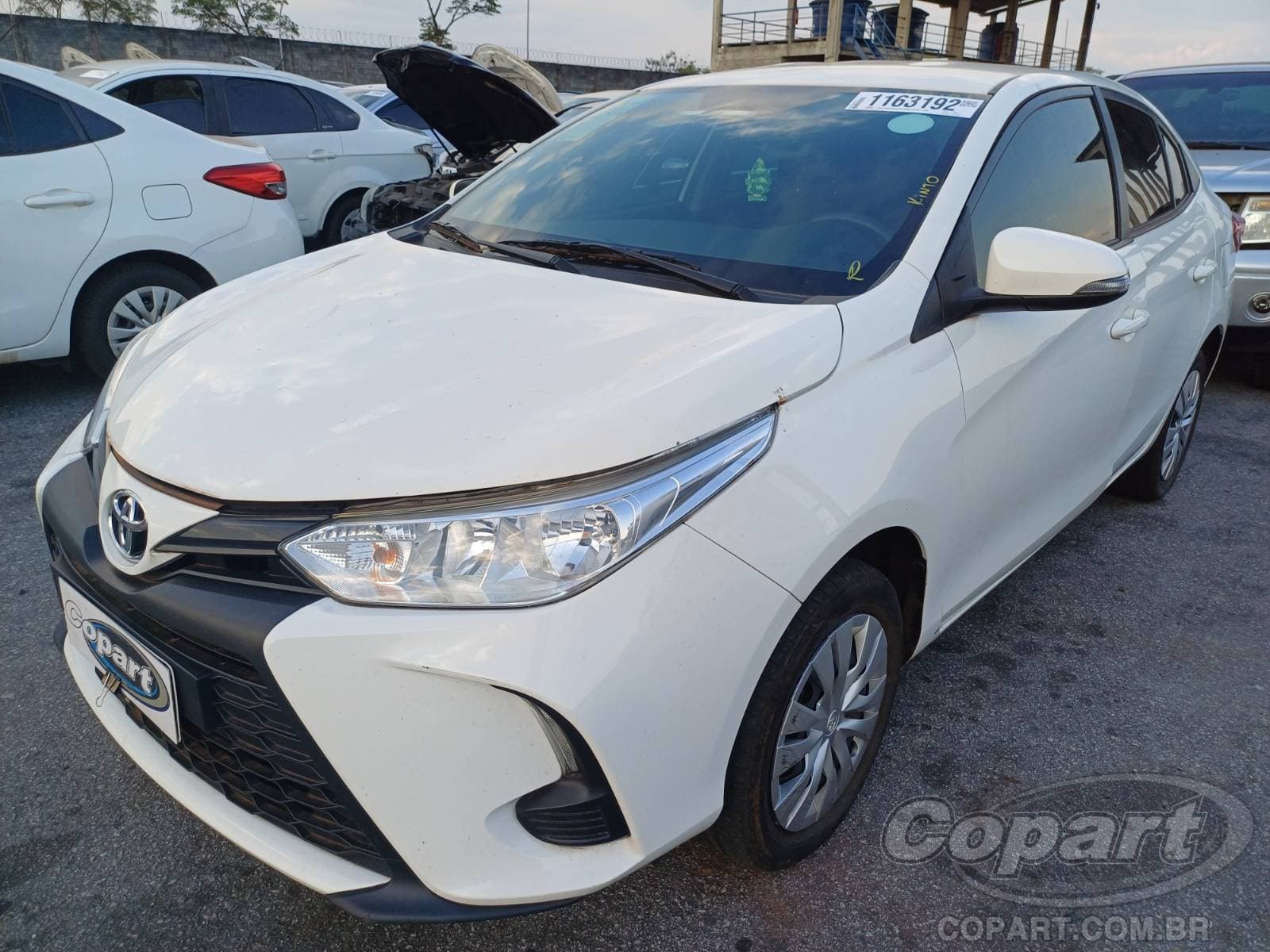 Toyota Yaris Seda 2023 — foto 2