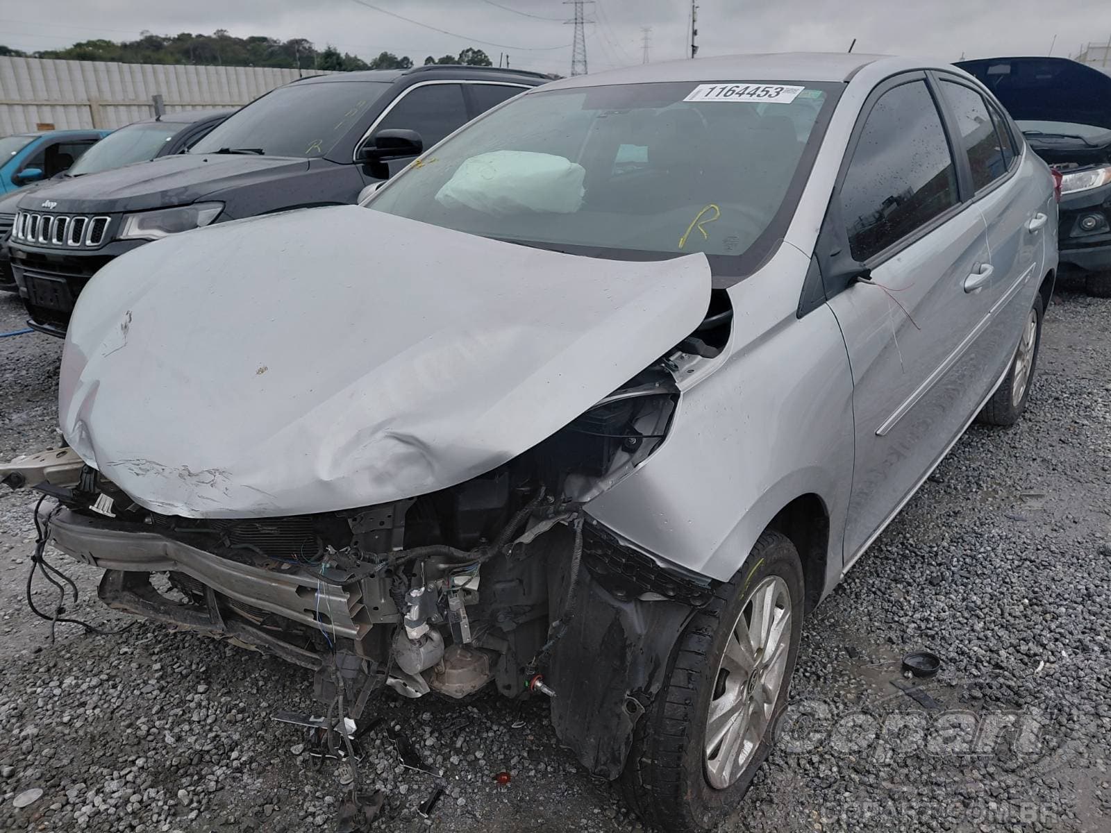 Toyota Yaris Seda 2019 — foto 2