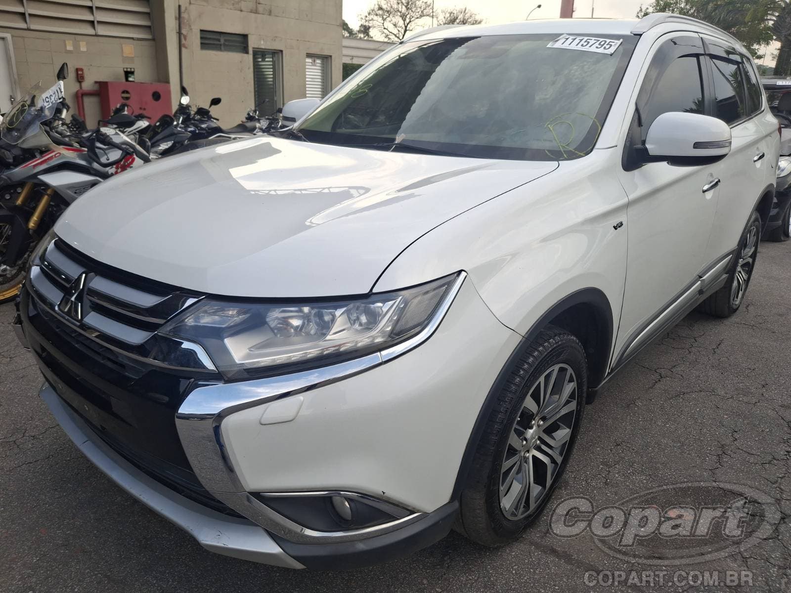 Mitsubishi Outlander 2018 — foto 2