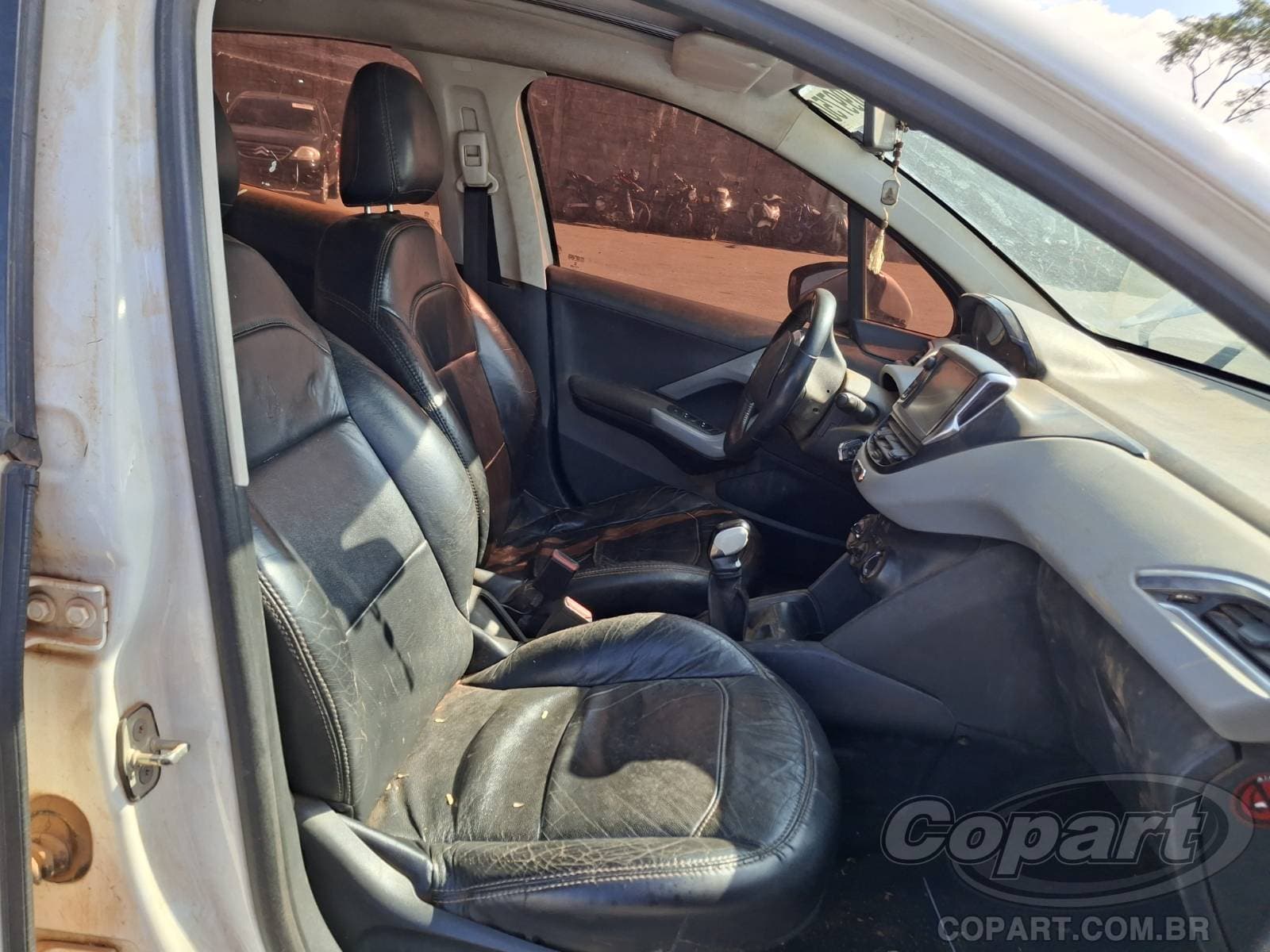 Peugeot 208 2014 — foto 5