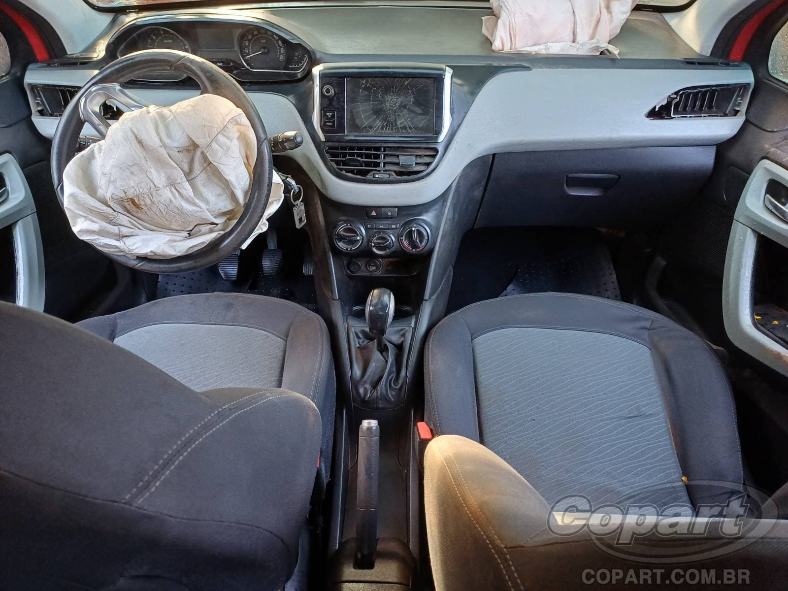 Peugeot 208 2014 — foto 9