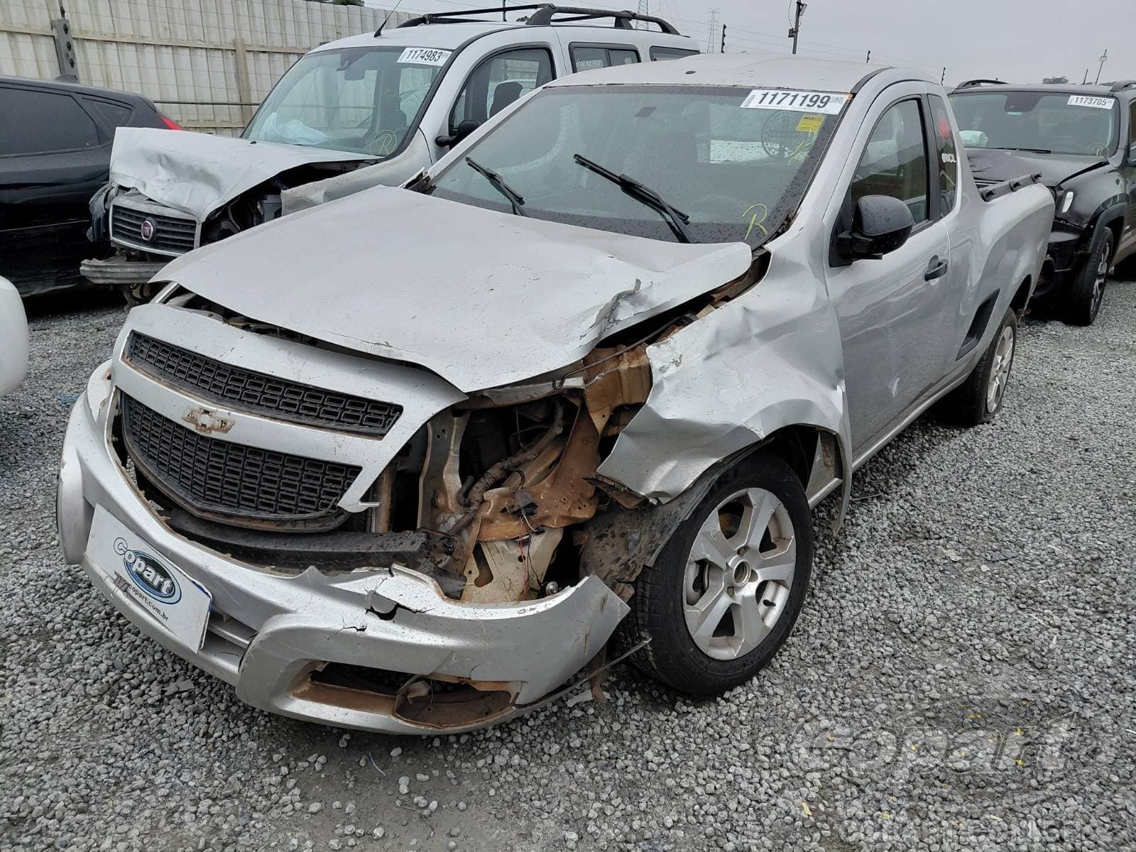 Chevrolet Montana 2015 — foto 2