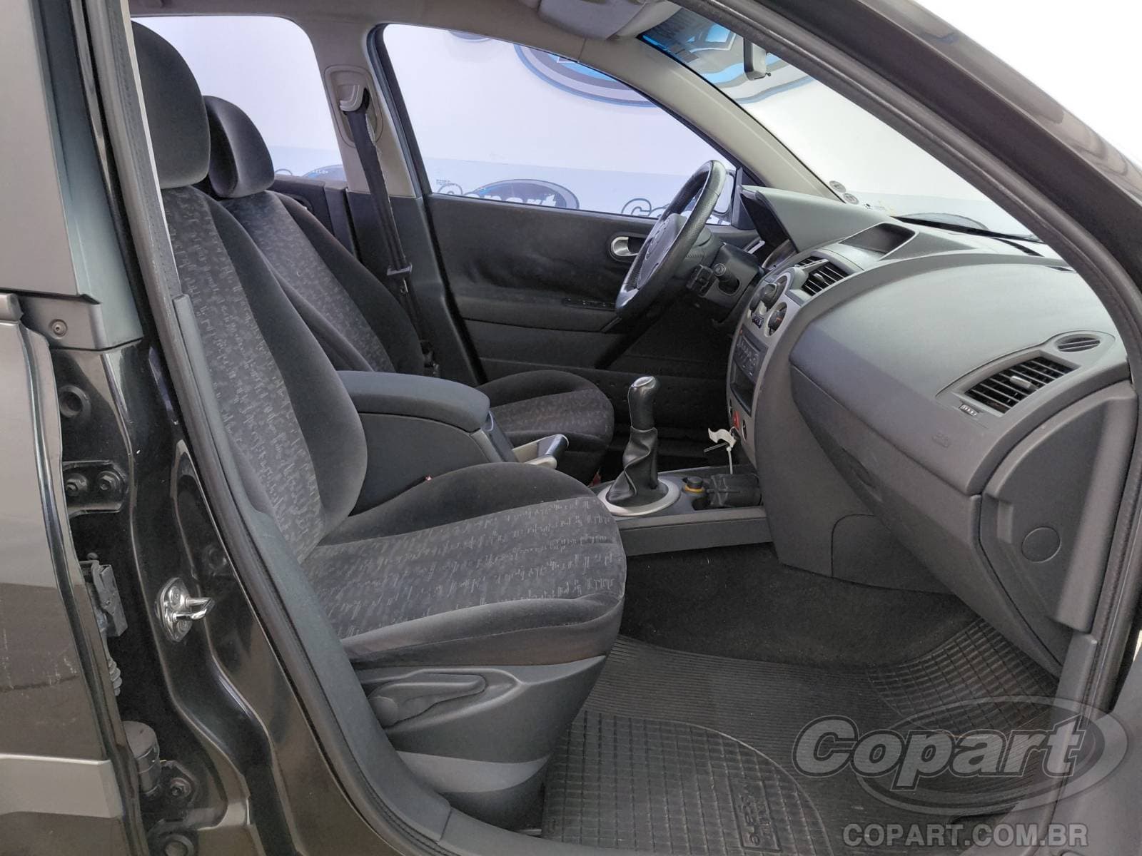 Renault Megane Sedan 2009 — foto 5