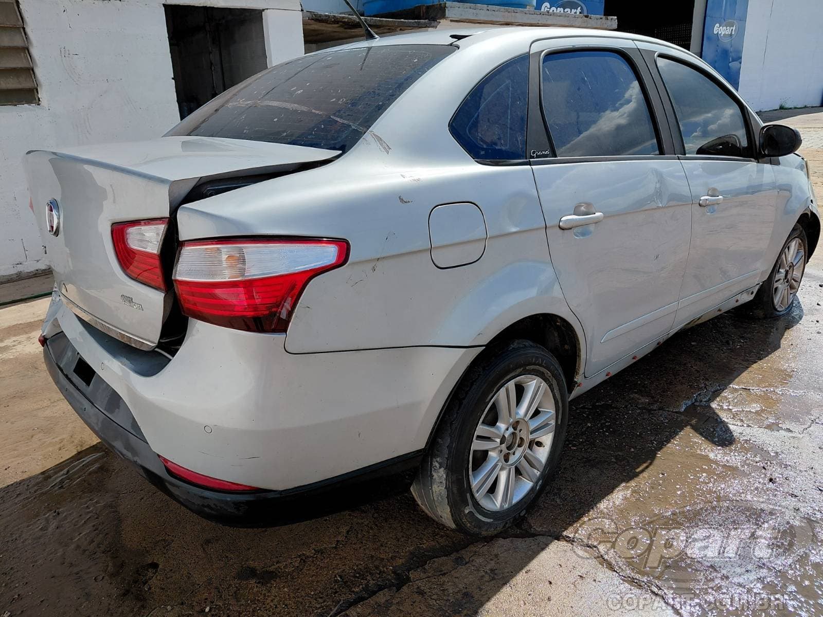 Fiat Grand Siena 2014 — foto 4