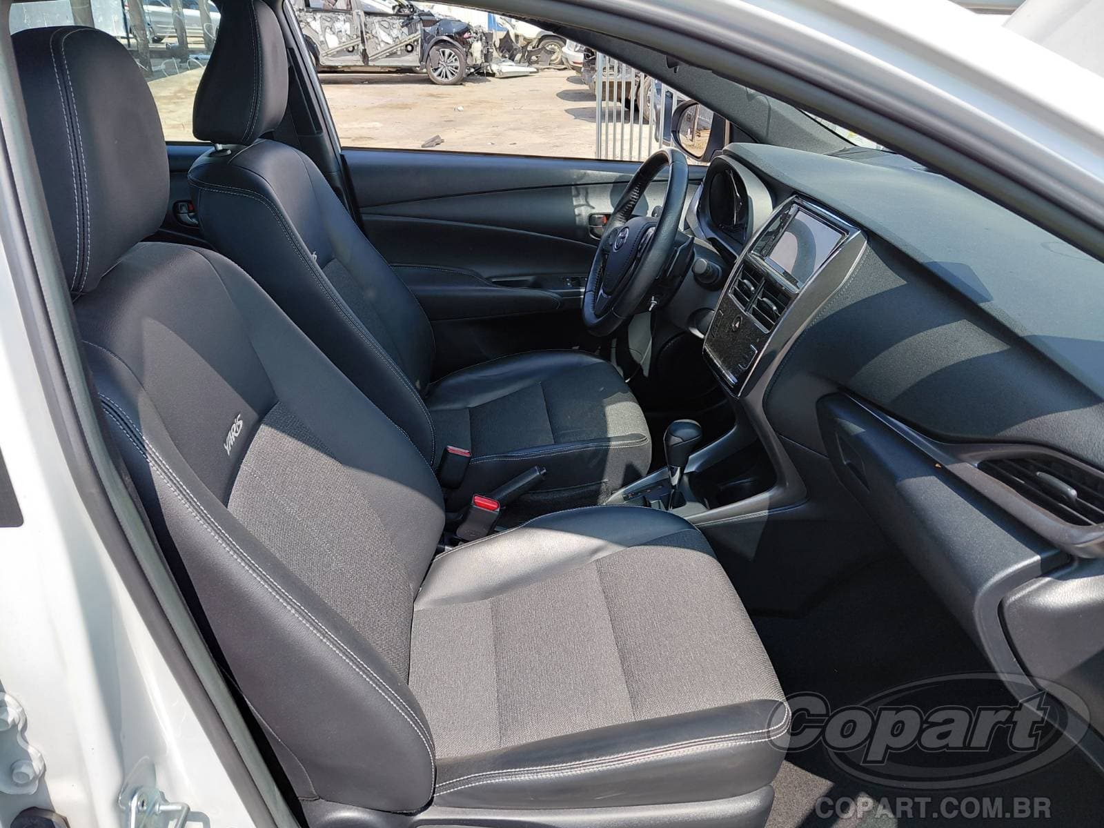 Toyota Yaris 2023 — foto 5
