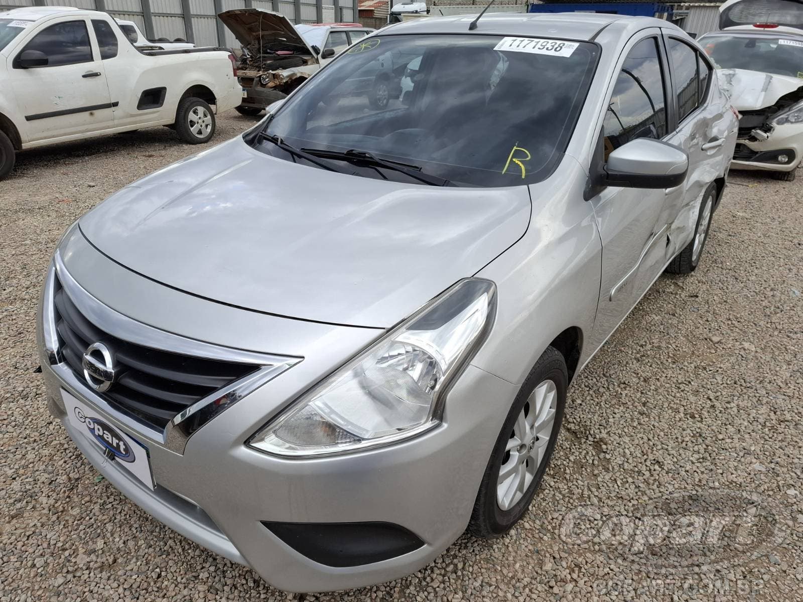 Nissan Versa 2017 — foto 2