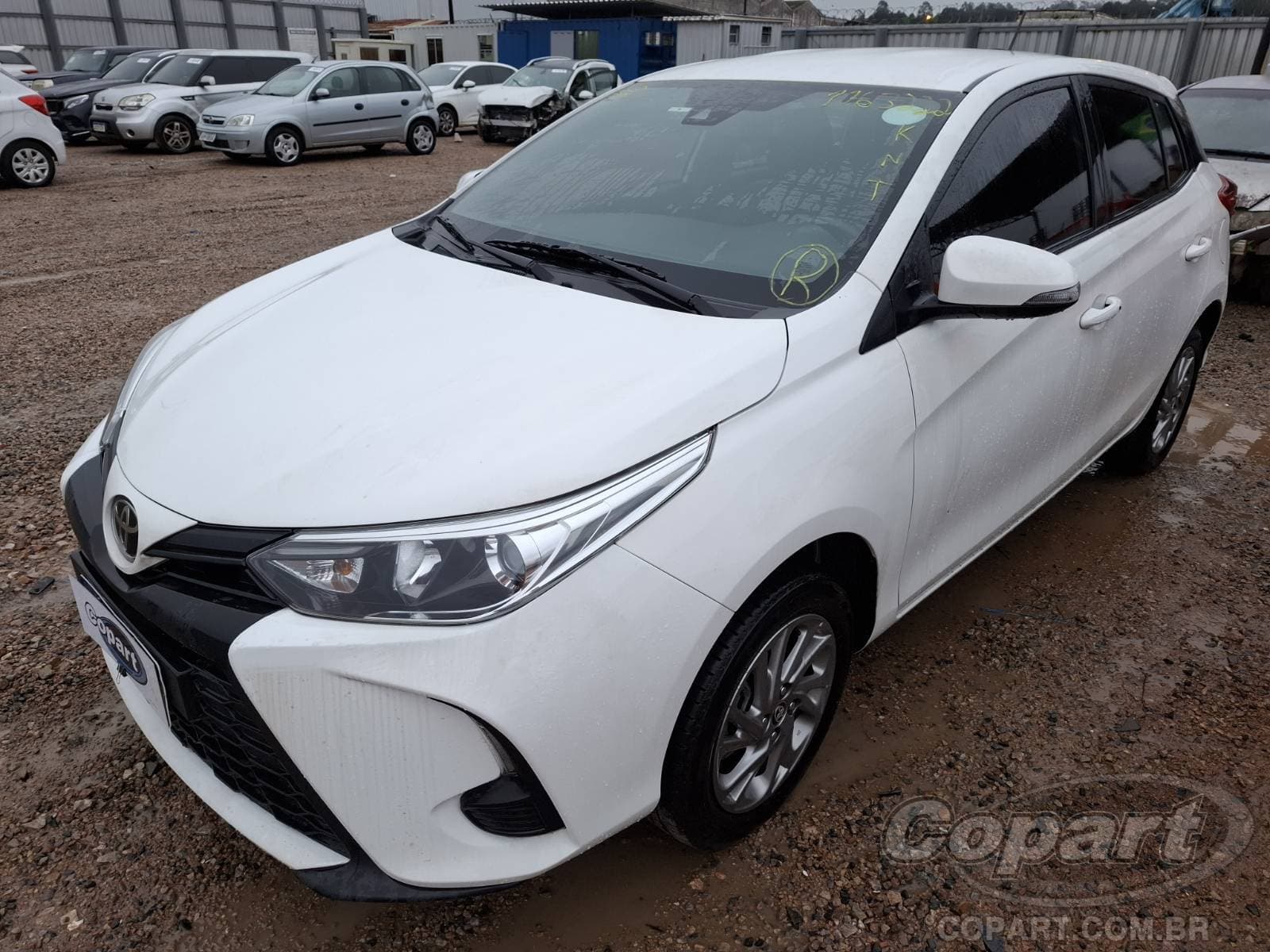 Toyota Yaris 2023 — foto 2