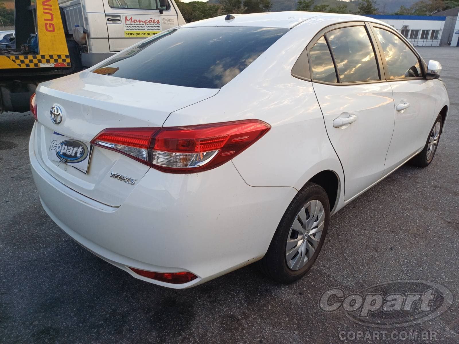Toyota Yaris Seda 2023 — foto 4