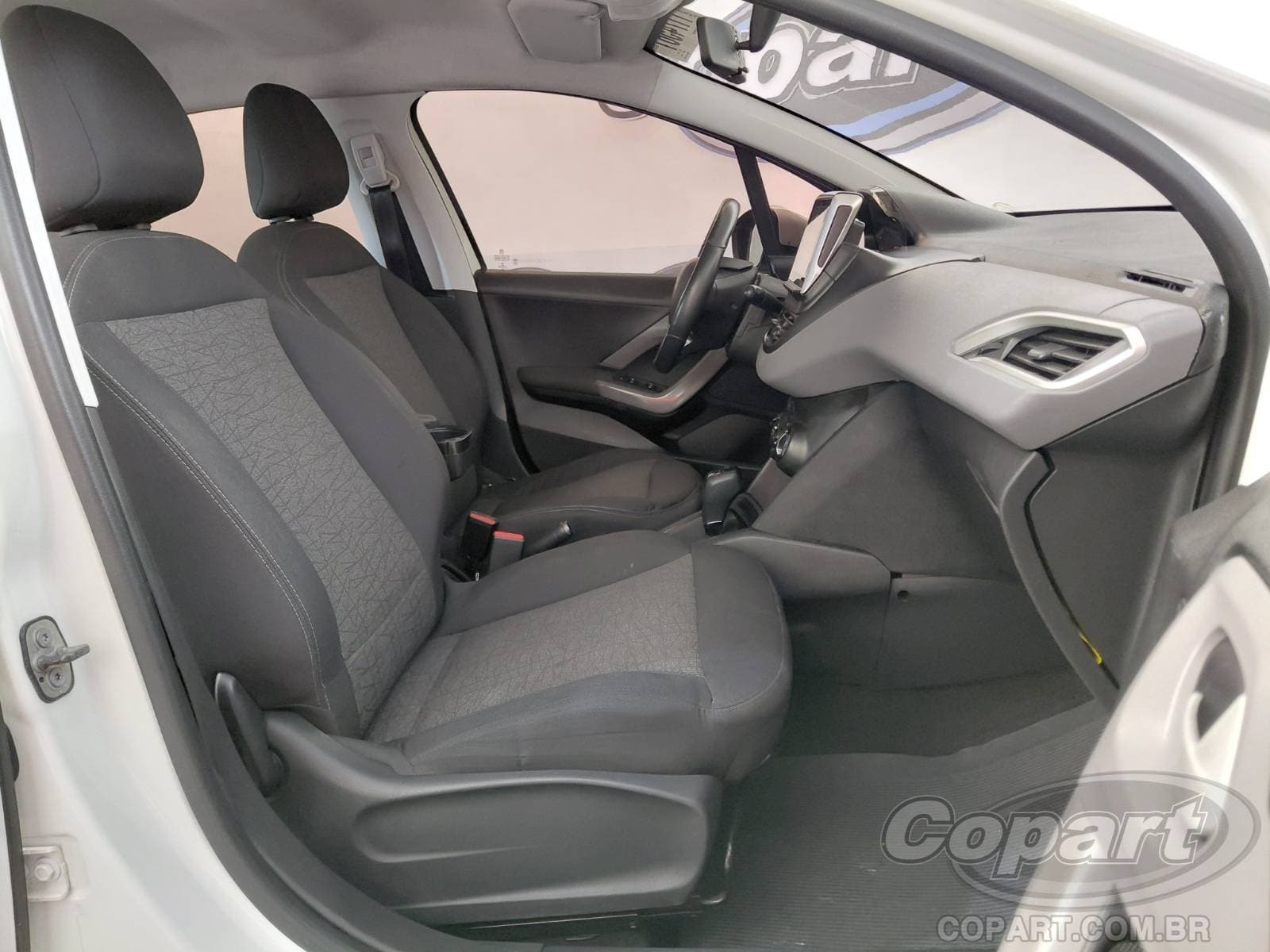 Peugeot 208 2019 — foto 5