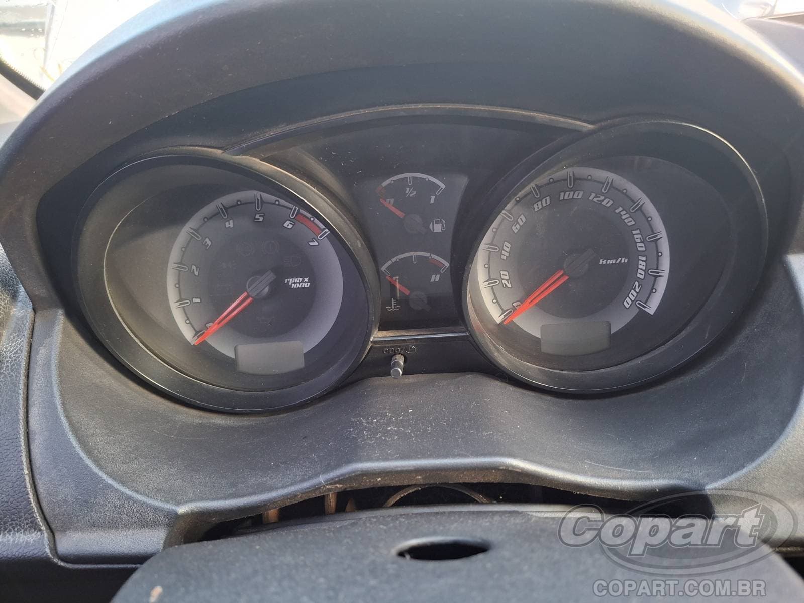 Ford Fiesta Sedan 2014 — foto 8