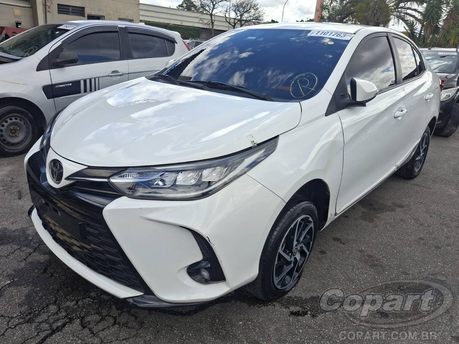 Toyota Yaris Seda 2024 — foto 2