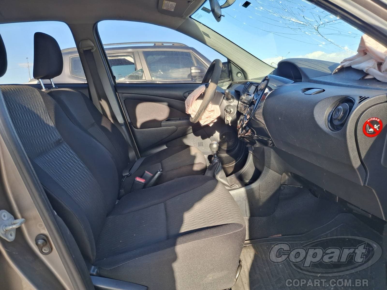 Toyota Etios 2017 — foto 5
