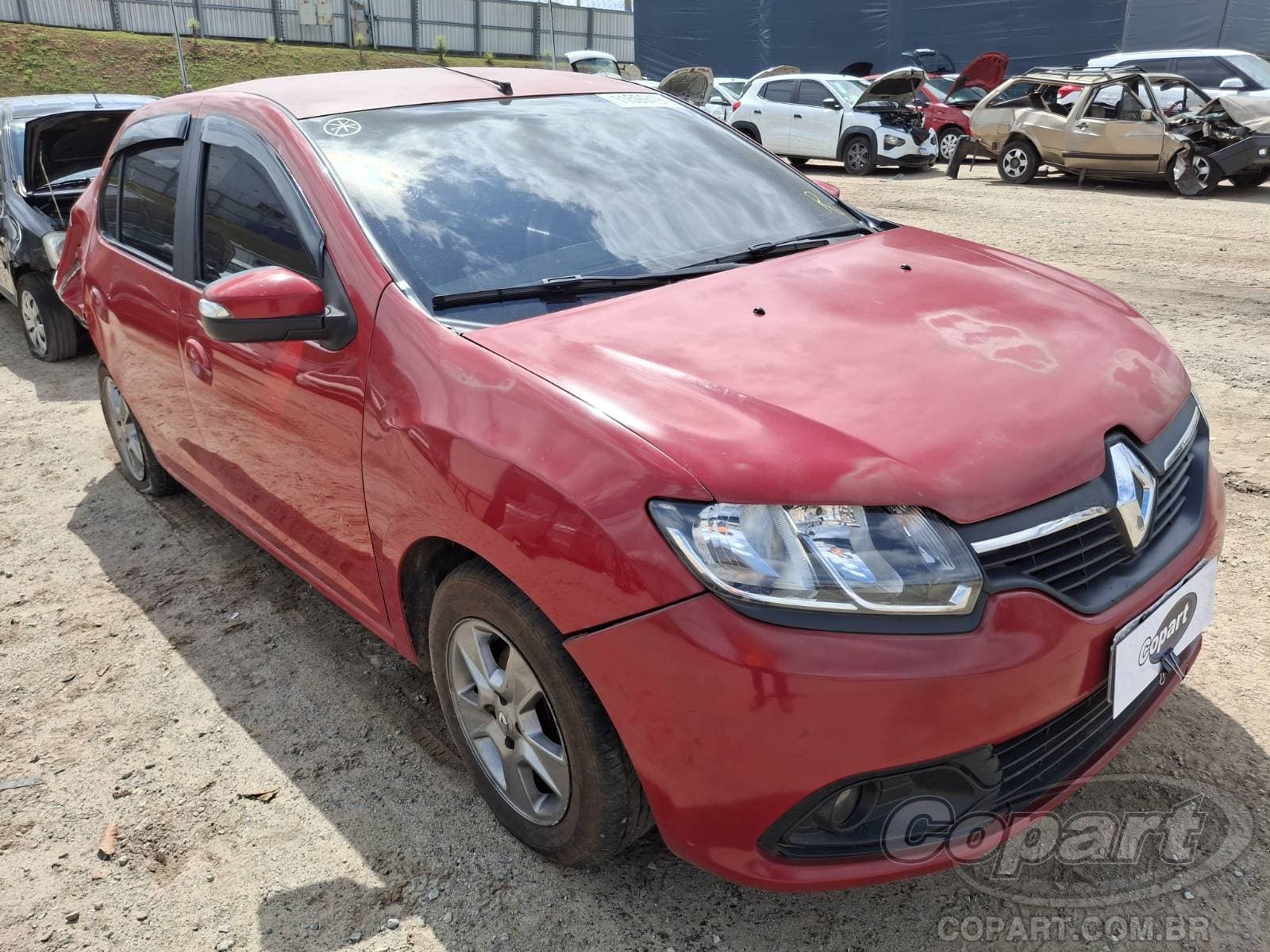 Renault Logan 2017 — foto 1