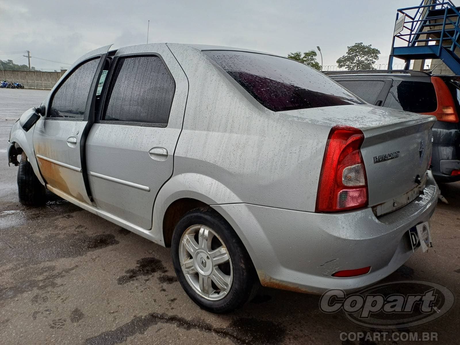 Renault Logan 2011 — foto 3