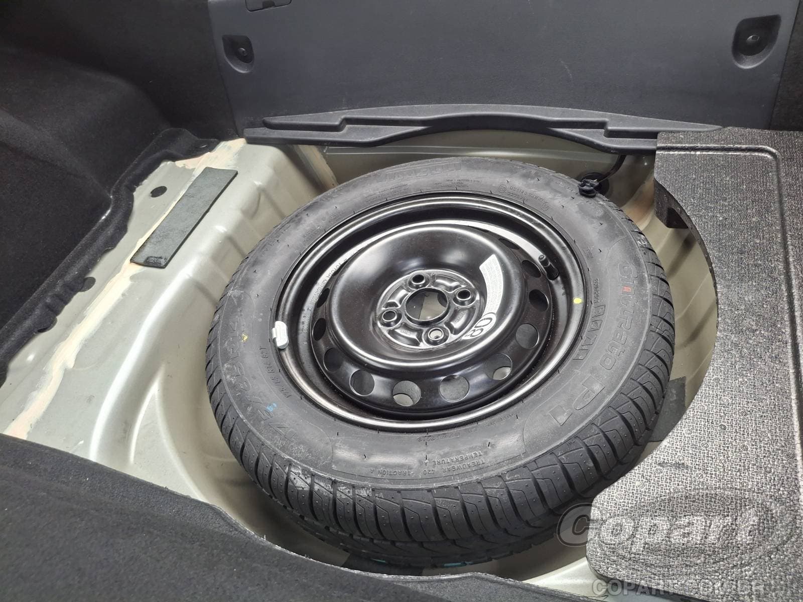 Toyota Yaris 2019 — foto 10