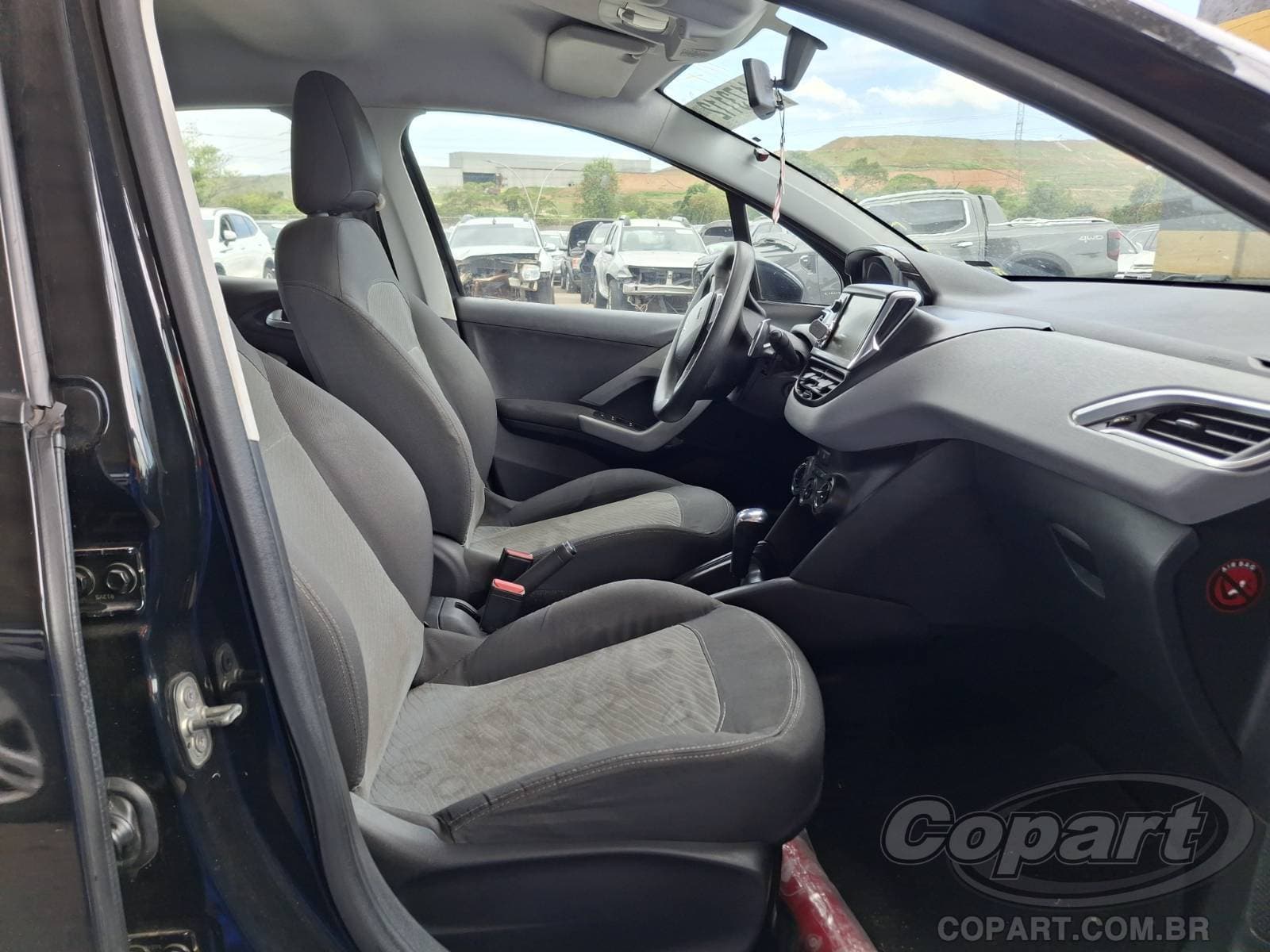 Peugeot 208 2015 — foto 5