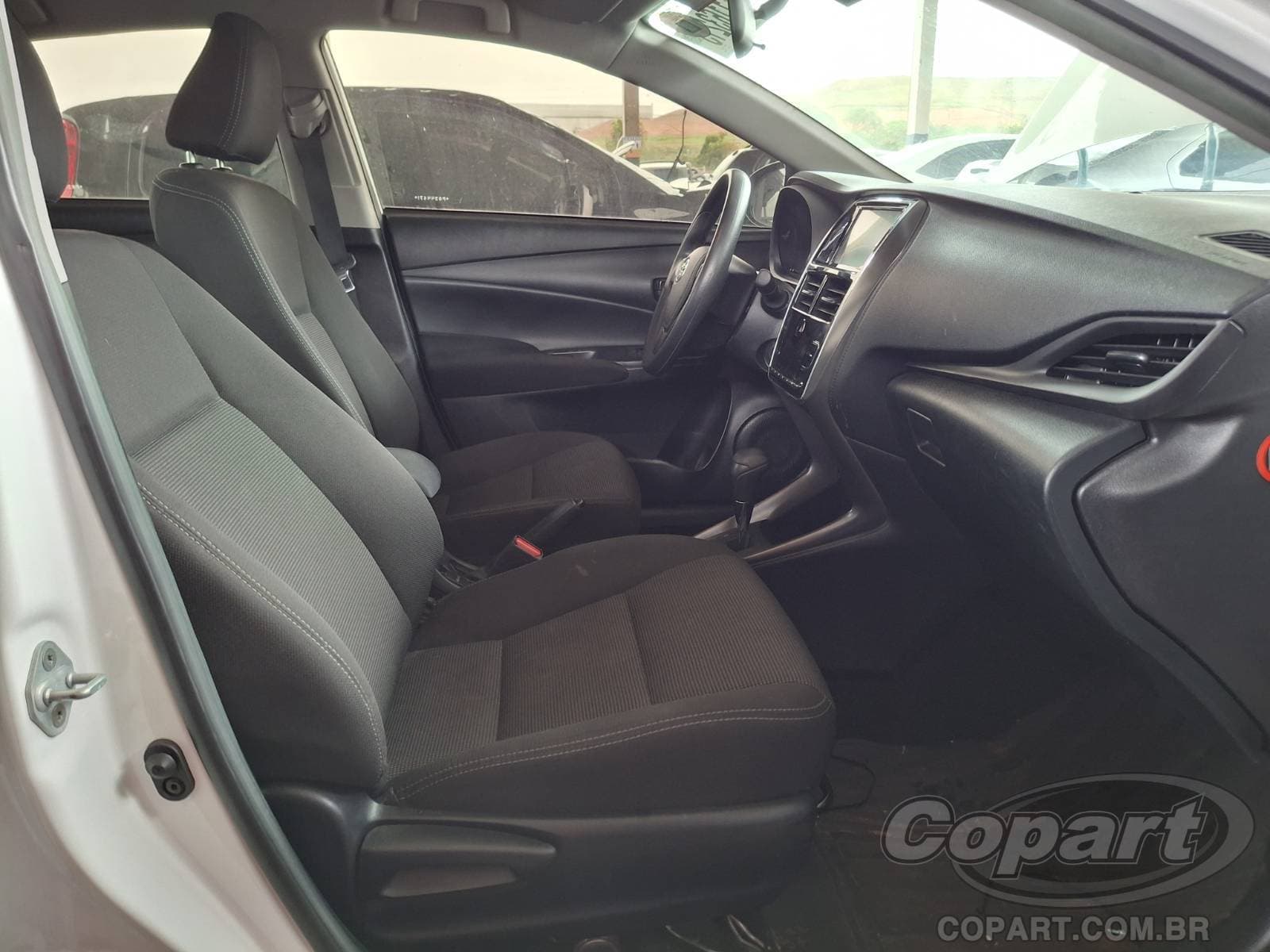 Toyota Yaris Seda 2023 — foto 5