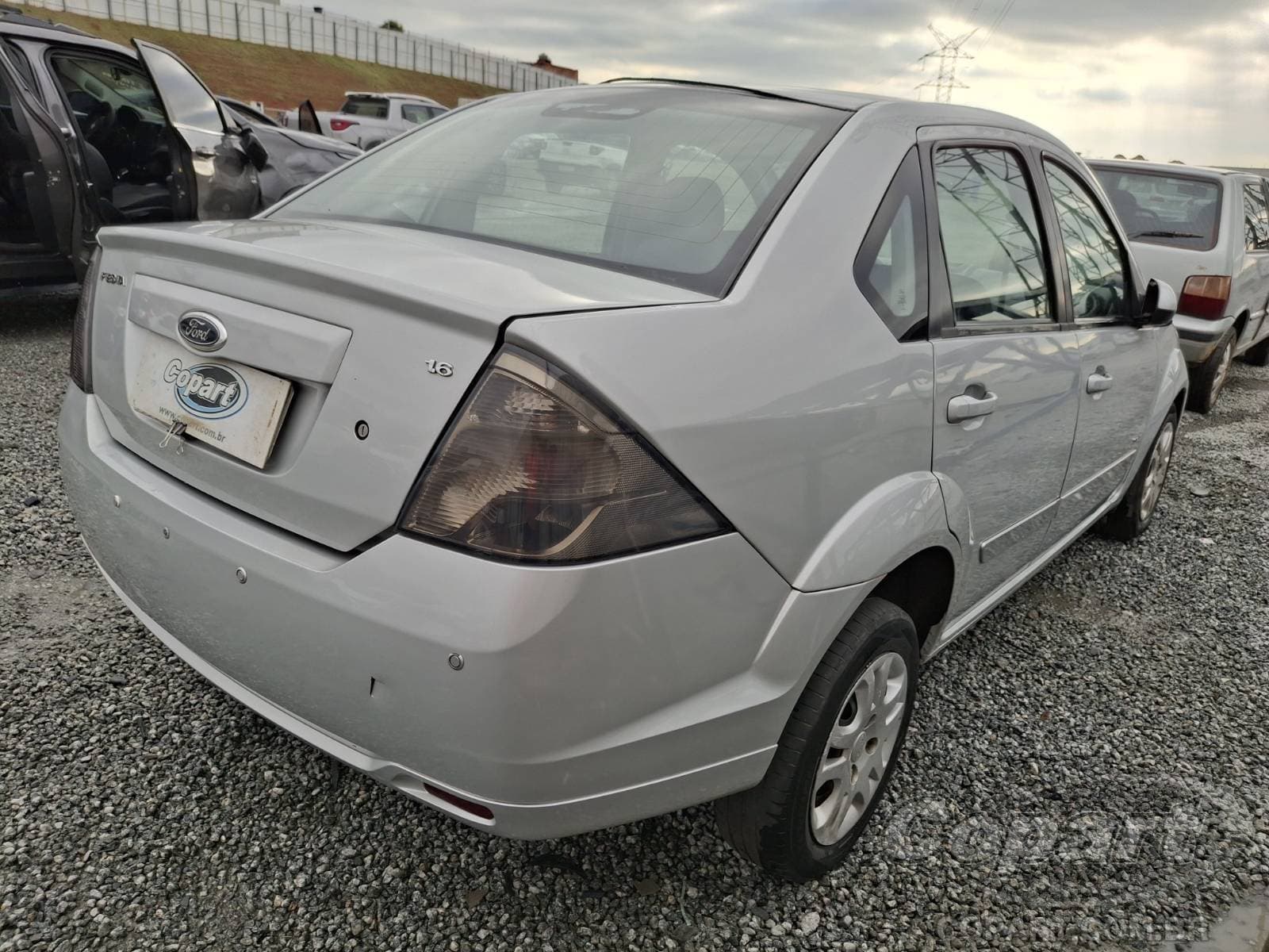 Ford Fiesta Sedan 2014 — foto 4
