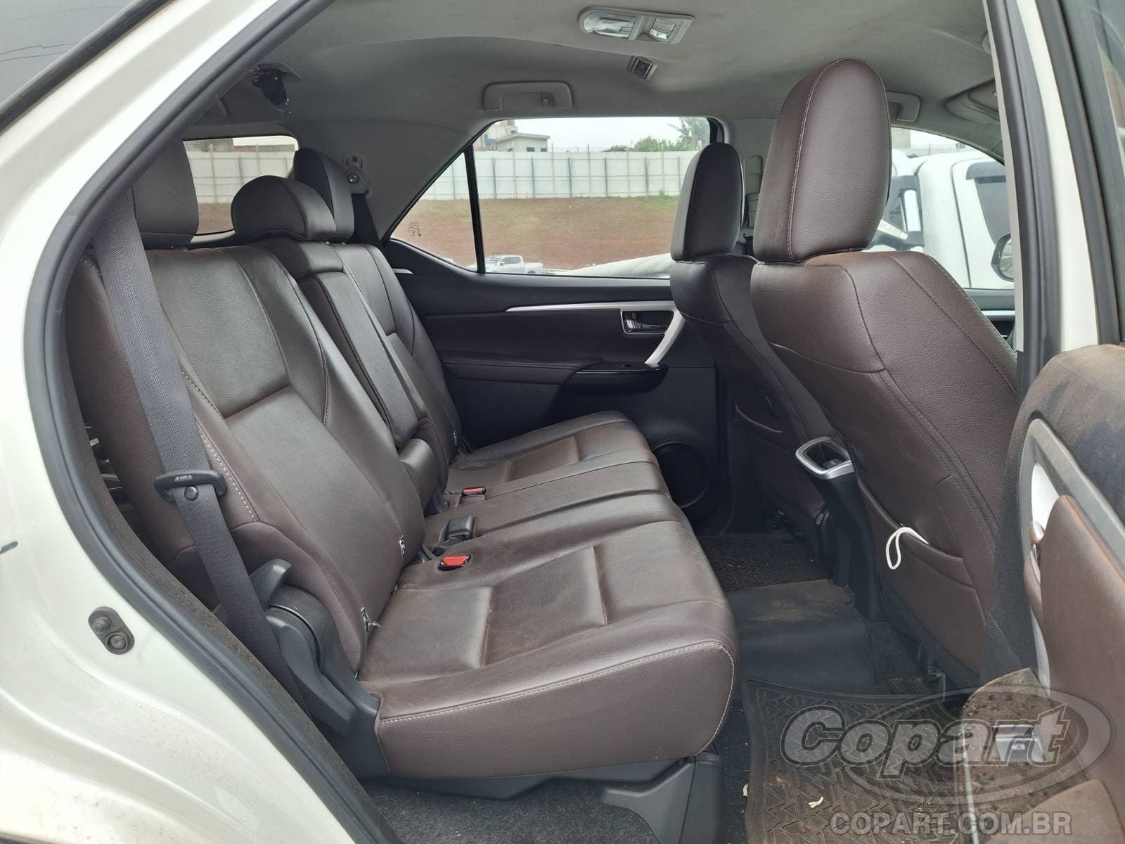 Toyota Hilux SW4 2017 — foto 6