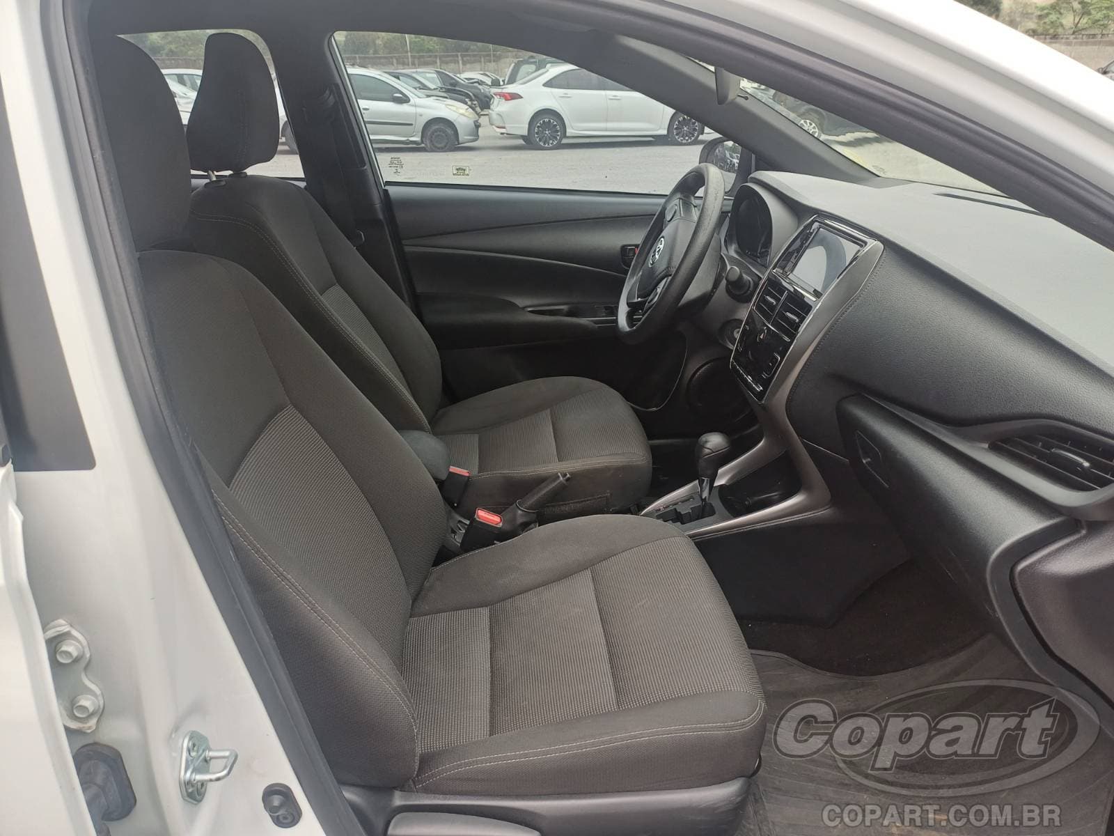 Toyota Yaris 2023 — foto 5