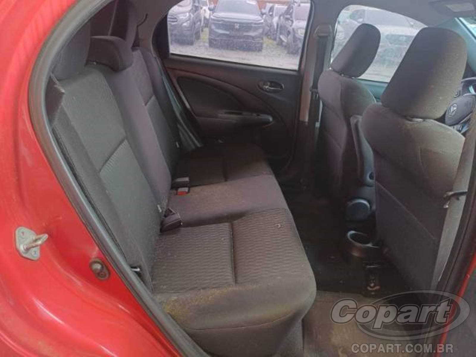 Toyota Etios 2017 — foto 6