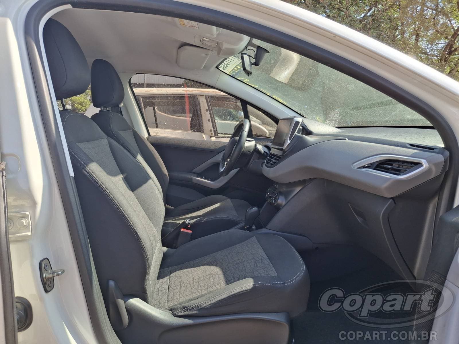 Peugeot 208 2019 — foto 5