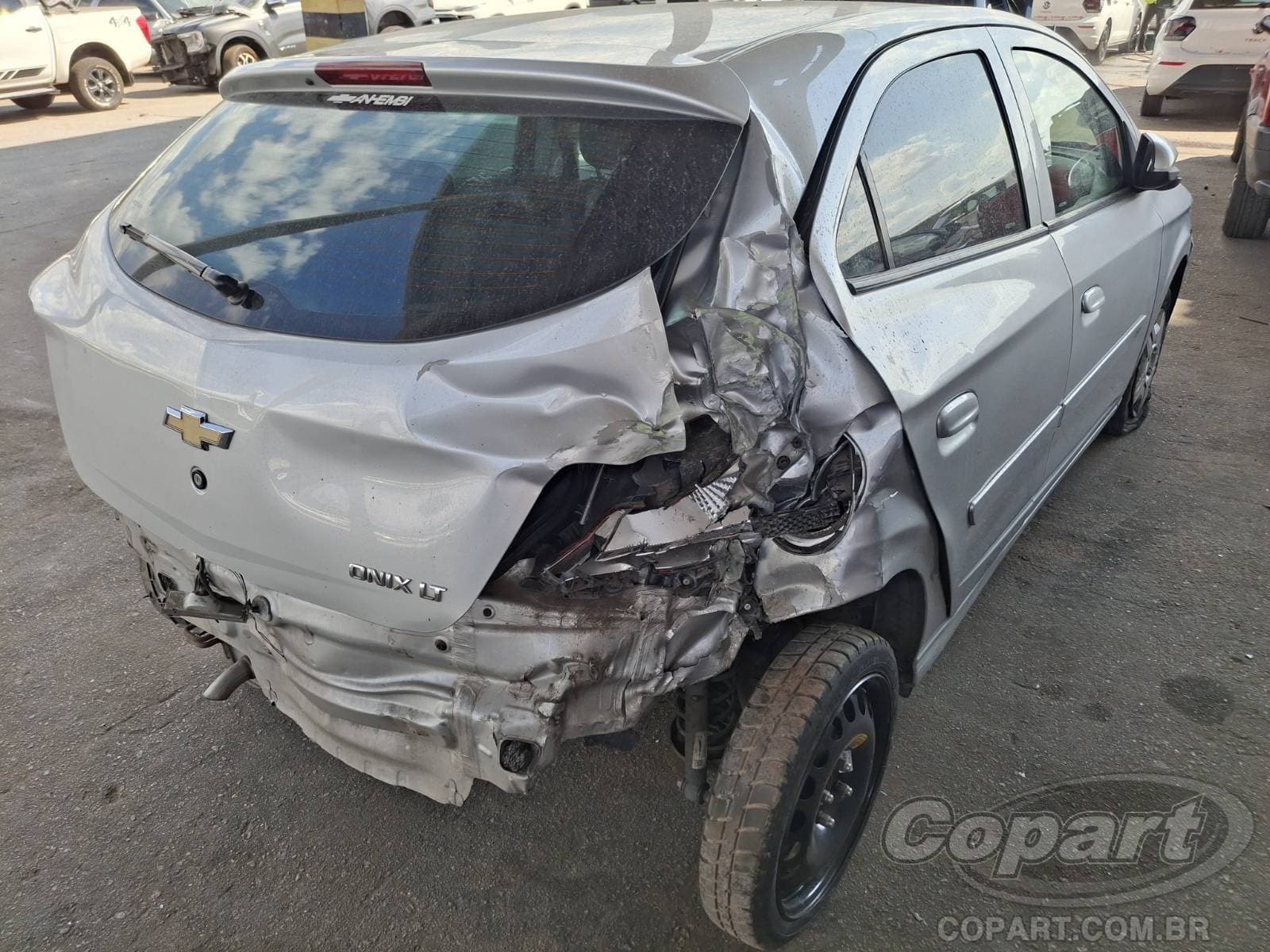 Chevrolet Onix 2015 — foto 4