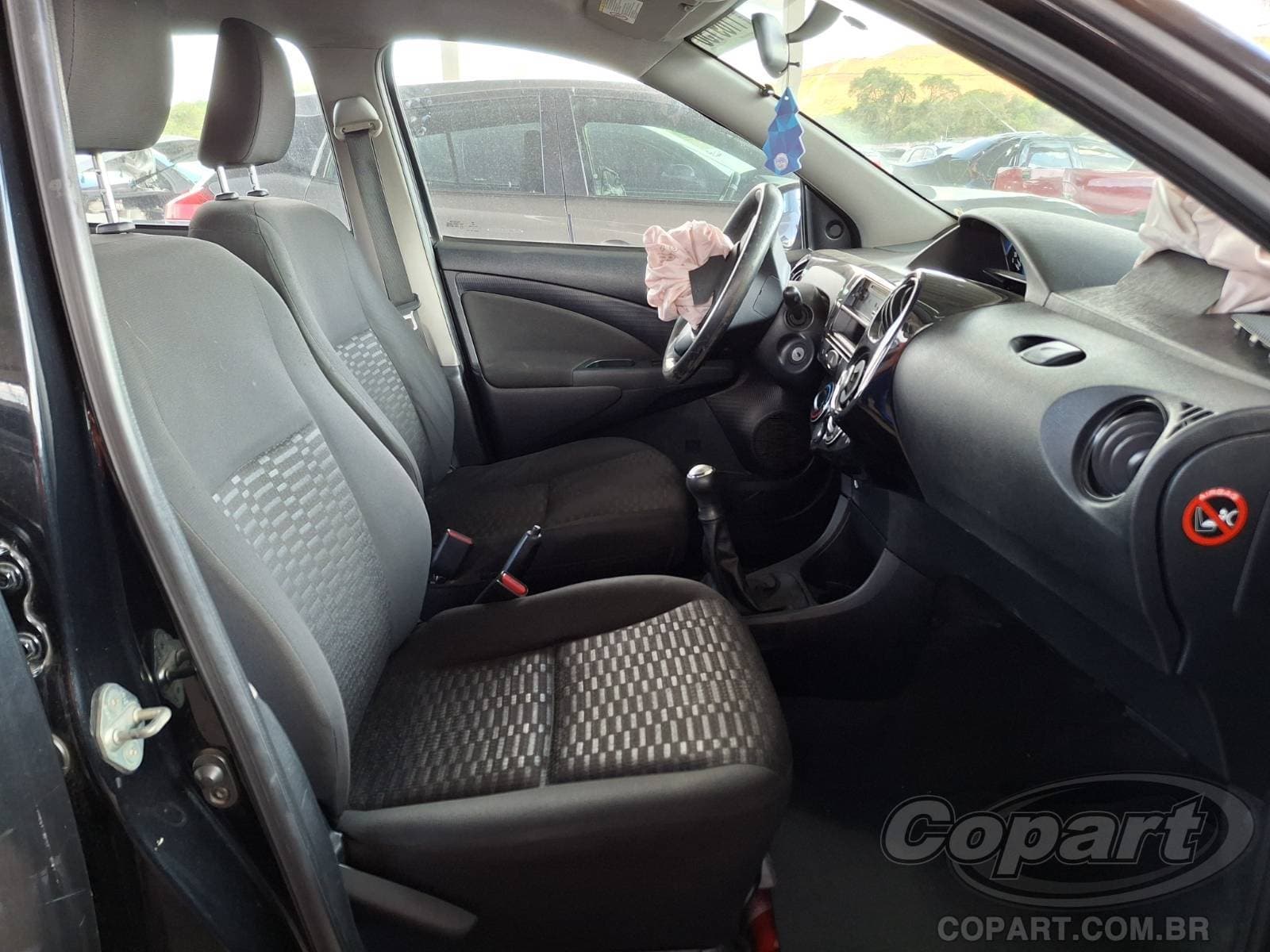Toyota Etios 2016 — foto 5