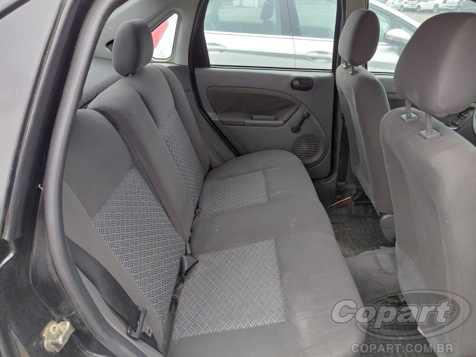 Ford Fiesta Sedan 2005 — foto 6