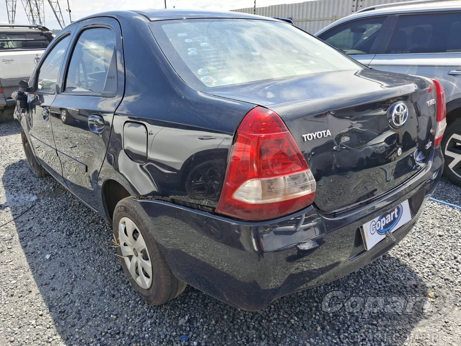 Toyota Etios Seda 2017 — foto 3