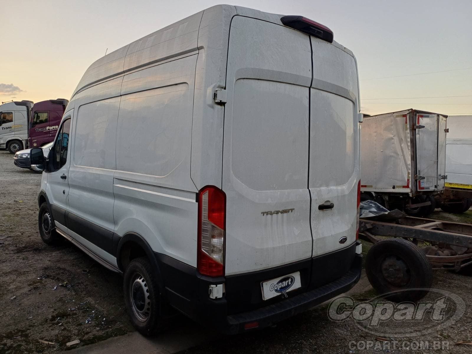 Ford Transit Furgao 2023 — foto 3