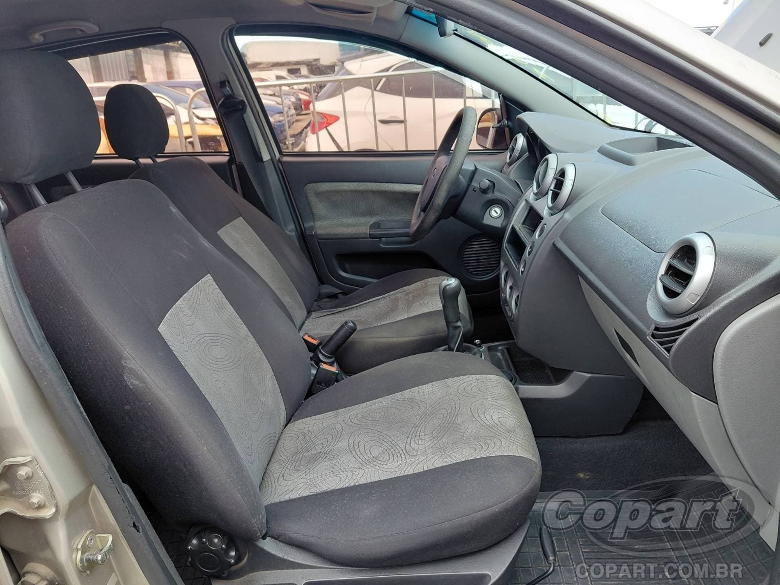 Ford Fiesta Sedan 2009 — foto 5
