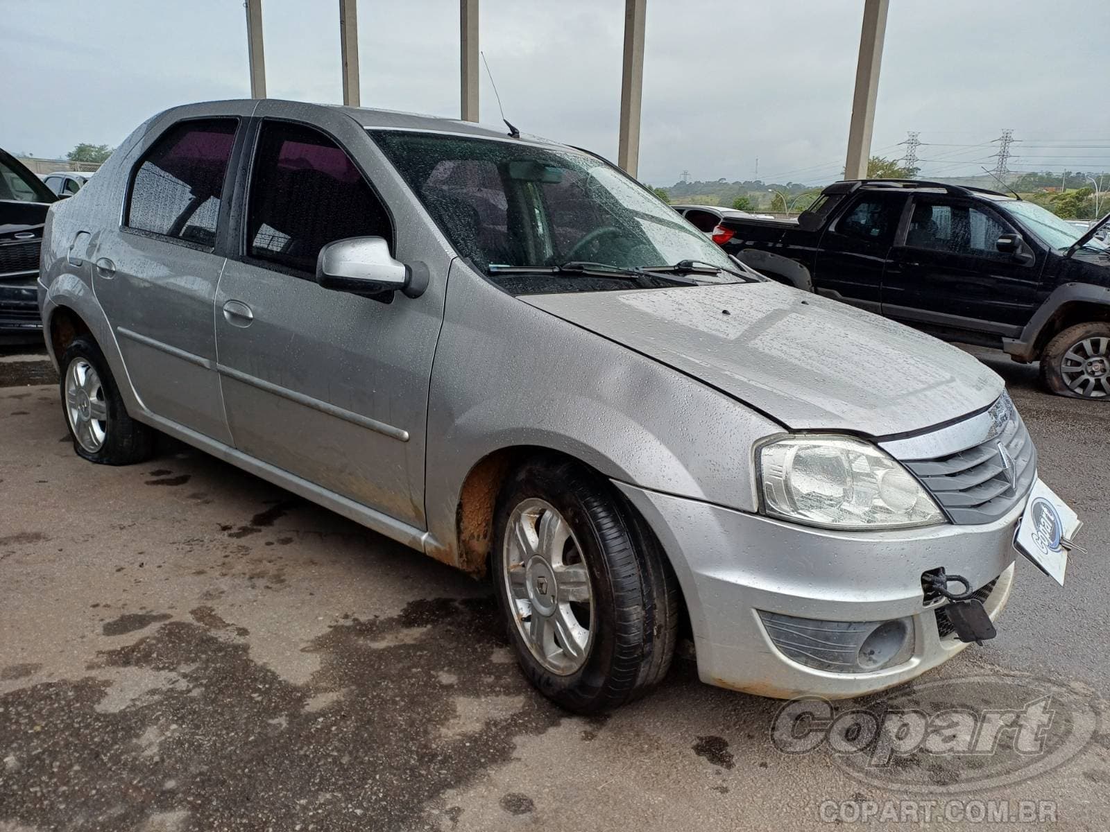 Renault Logan 2011 — foto 1