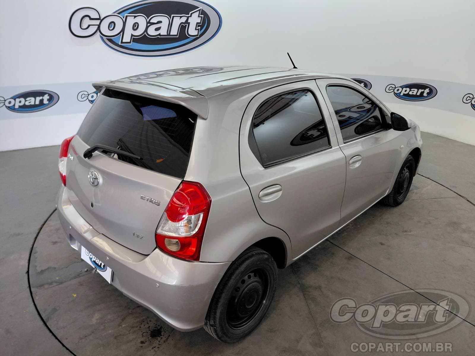 Toyota Etios 2018 — foto 4
