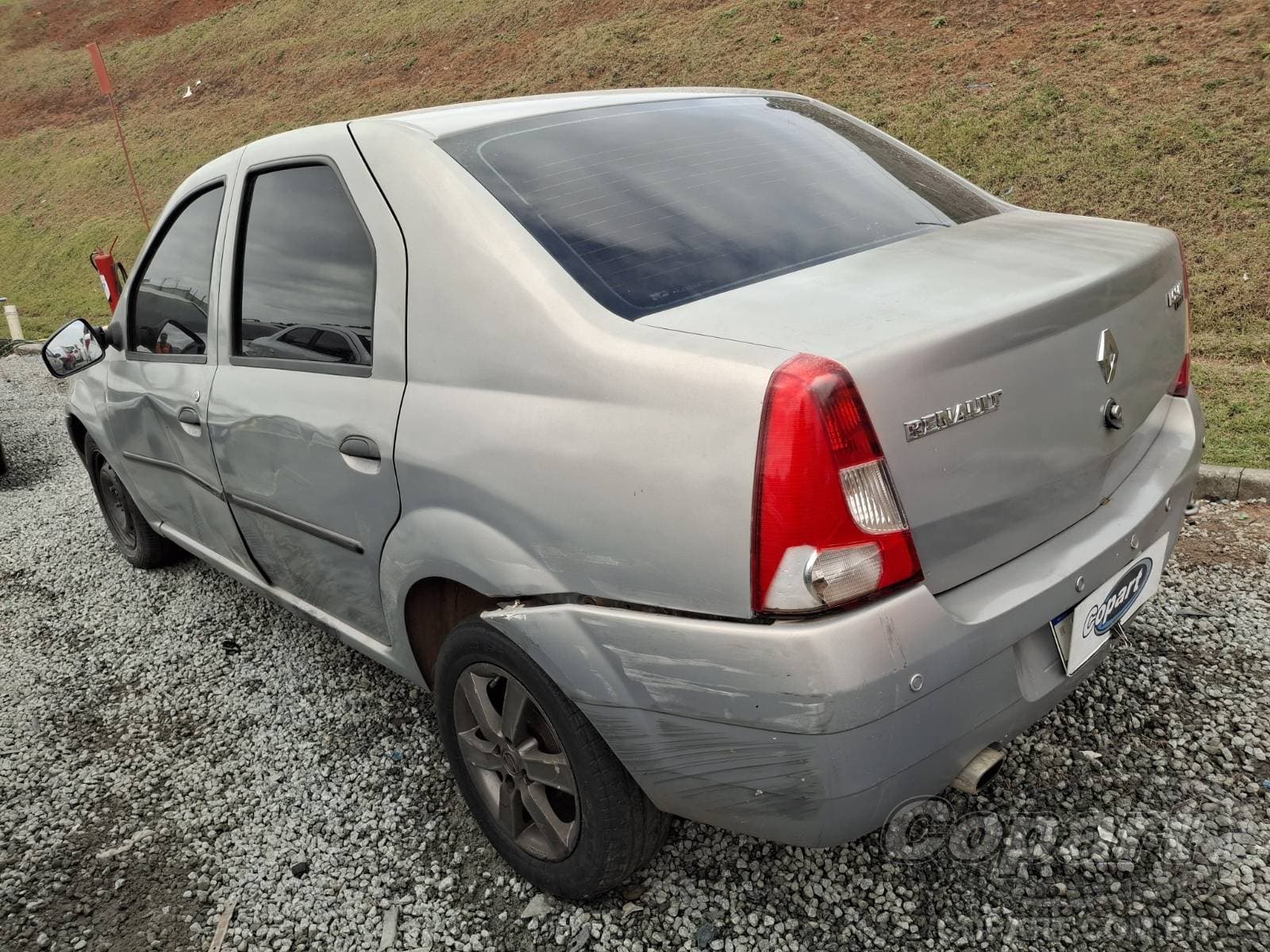 Renault Logan 2010 — foto 3