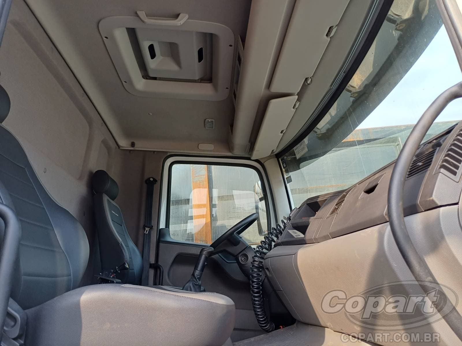 Volkswagen Constellation 2023 — foto 5